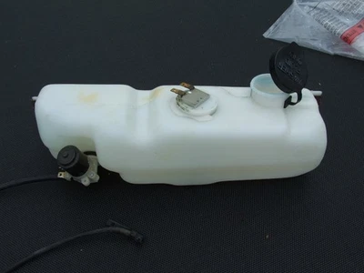 Depósito de lavadora limpiaparabrisas Chrysler Lebaron OEM Foto 1 de 3