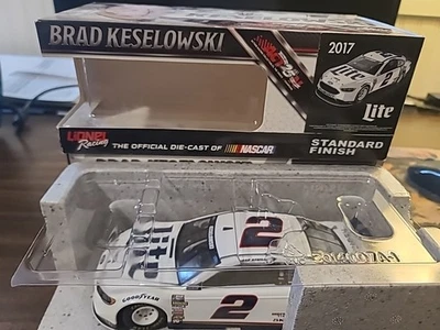 Brad Keselowski #2 Miller Lite 2017 Fusion escala 1:24 1 de 829 Foto 1 de 4