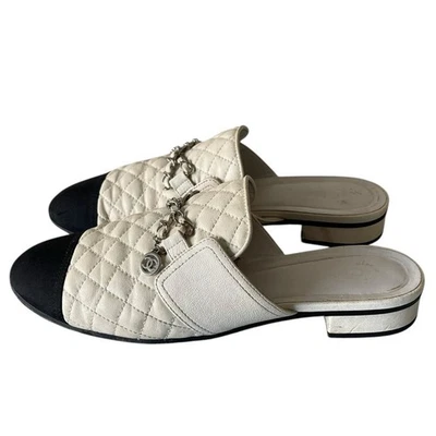 Berloque de corrente acolchoado Chanel CC Mules tamanho: 42/EUA:12 - Imagem 1 de 4