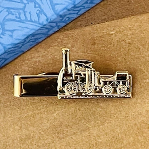 BATES & KLINKE Tie Bar Clip Train Locomotive Railroad Vtg 1.5" Goldtone NEW Box - Picture 1 of 8