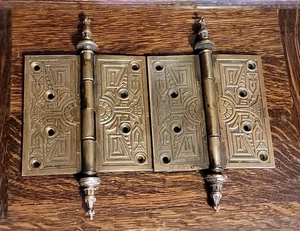 JUEGO #3 PAR RECUPERADO R&E VICTORIAN EASTLAKE LATÓN 5"x5" punta de campanario bisagras de puerta - Imagen 1 de 20