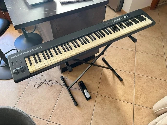 controller MIDI 88 tasti M-Audio Keystation 88 MK2 - Immagine 1 di 1