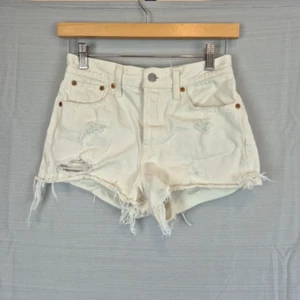 Levis Jeansshorts Damen 25 weiß ausgefranst distressed Denim Cut Off Konzert Sommer - Bild 1 von 19