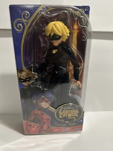 MIRACULOUS Ladybug Cat Noir The Movie Doll Modellino Super Hero 2022 NUOVO - Foto 1 di 5