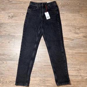 BDG Urban Outfitters Womens Black High Waisted Tapered Leg Mom Jeans Size 25 NWT - Picture 1 of 11