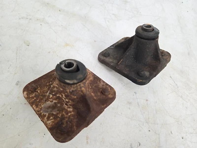 FRONT LEAF SPRING SHACKLE MOUNT 4X4 CHEVY GMC TRUCK 73-87 K5 K10 K20 OEM HANGER - Imagem 1 de 4