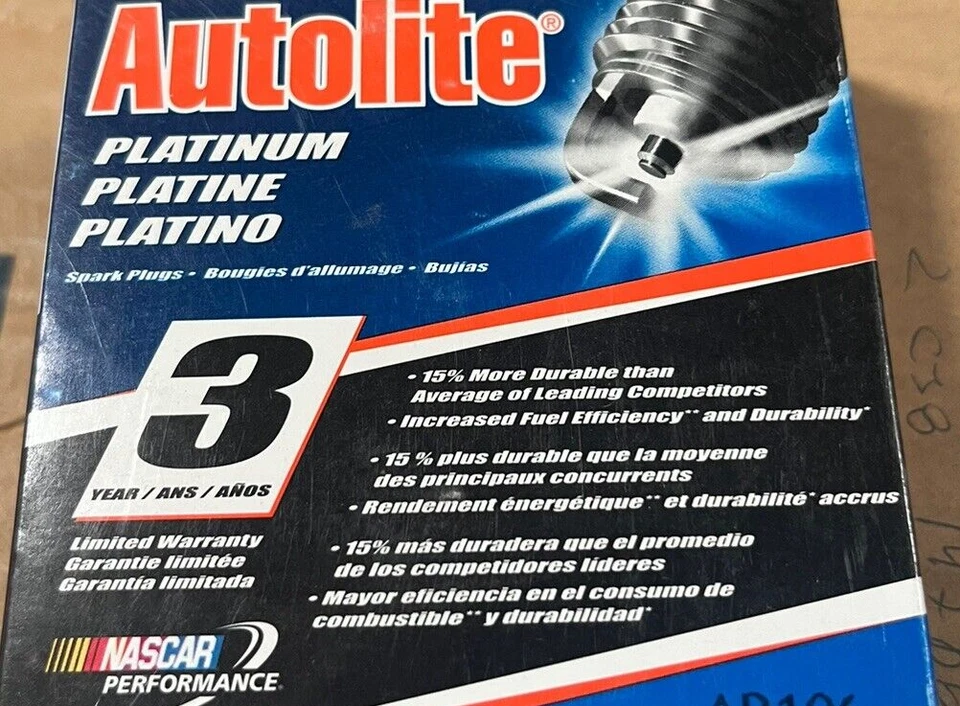 Autolite AP764 白金火花塞 4 件装 — 第 1/1 张图片