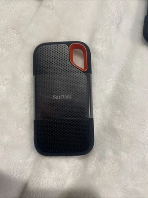 闪迪 Extreme 1 TB USB-C 便携式 外置固态硬盘 — 第 1/2 张图片