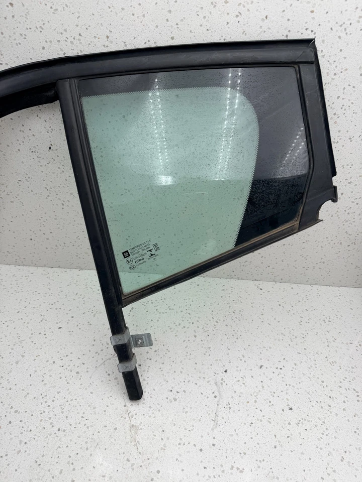 2017 CHEVROLET CRUZE LEFT REAR DOOR TRIANGEL GLASS WINDOW OEM  43R-000054 B436-2 - Изображение 1 из 4