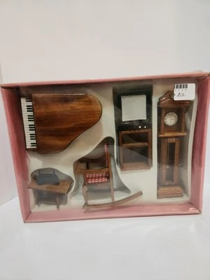 KINGSBRIDGE DOLL HOUSE FURNITURE Entertainment Room - Image 1 of 4