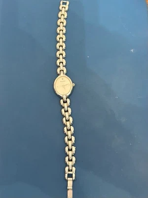 Женские серебряные часы Bucherer. Сделано в Швейцарии. Задняя часть из нержавеющей стали. Требуется аккумулятор - Изображение 1 из 4