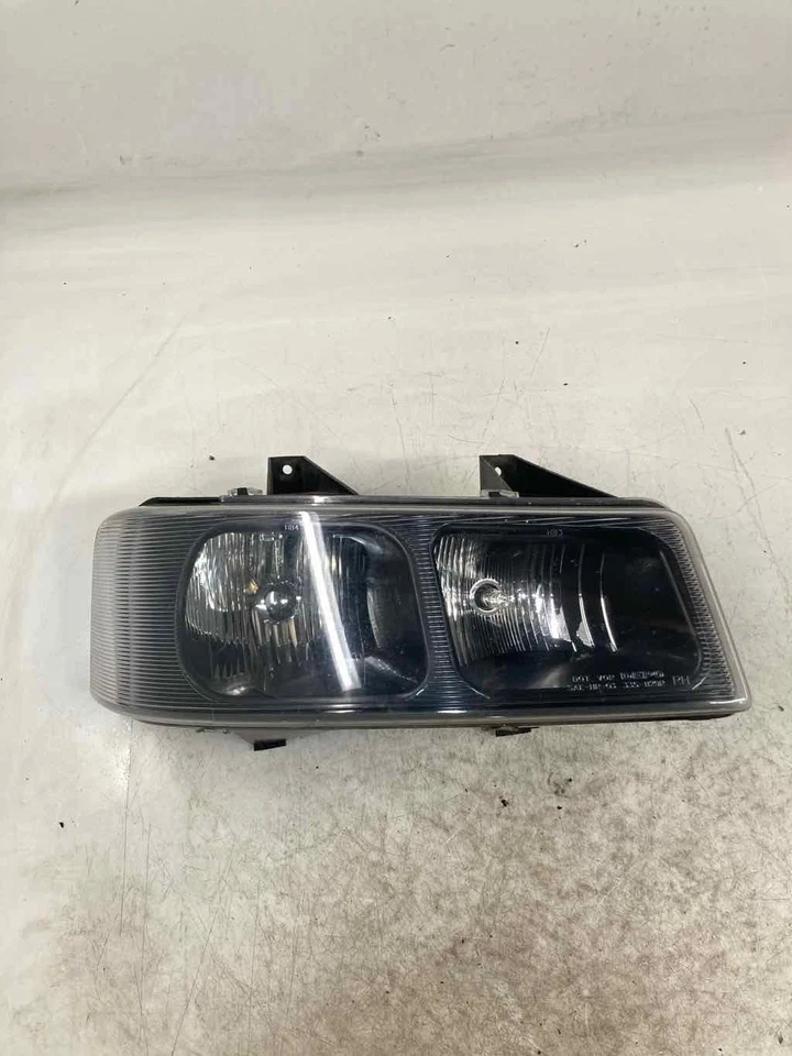 03-24 GMC VAN SAVANA 2500 Conjunto de faros lado del pasajero derecho Foto 1 de 4