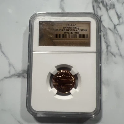 2010 D LINCOLN CENT NGC MS 65 RD 1C Union Shield First Day Of Issue - Image 1 of 4