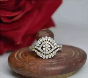 Impresionante anillo de boda enchapado en oro amarillo de 14 quilates con diamantes simulados de corte redondo de 2,30 quilates - Imagen 1 de 6