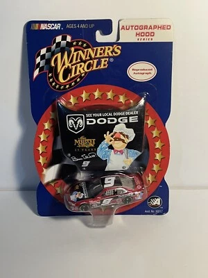 NASCAR Winners Circle 03348 2002 Bill Elliott #9 autografiado Hood Muppets 1:64 Foto 1 de 2