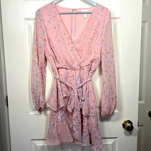 Mini Vestido Leith Rosa Rubor Cuello en V Falda con Volantes en Niveles Mediana 8/10 Coqueta  - Imagen 1 de 6