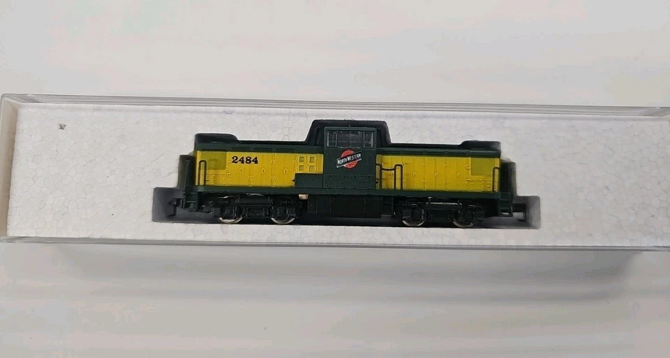 Kato/Con-Cor  701 N Scale Chicago Northwestern Center Cab Switcher 2484 CNW - Image 1 of 4