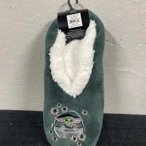 Vera Bradley Star Wars Mandalorian Medallion Grogu Baby Yoda Fleece Slippers L - Picture 1 of 8
