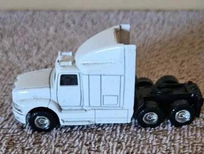 Maisto Kenworth Die Cast Semi Tractor Car - Image 1 of 4