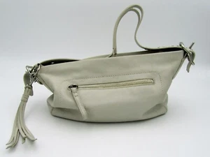 Cartera de cuero Coach # F06D-1417 color crema, correa ajustable, borlas de cuero - Imagen 1 de 6