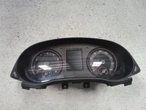 Speedometer Cluster MPH ID 561920981F Fits 20 PASSAT 323900 - Picture 1 of 12