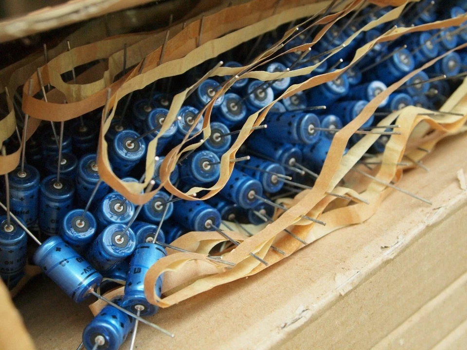 3x Nuevo Condensador Axial 1000uF 25V PHILIPS NOS para Reproductor de CD Studer 727 Revox 225 Foto 1 de 1