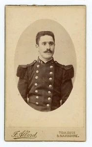 Photo CDV Allard à Toulouse Narbonne, un militaire pose 126 sur pattes de col - Picture 1 of 2