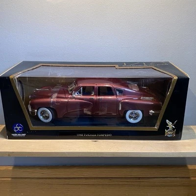 1948 Tucker Torpedo Burgundy Cast Model Car 1:18 Road Signature - Image 1 of 4