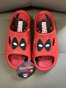 BNWT MEN'S MARVEL COMICS - GROUND UP - DEADPOOL SLIDES SANDALS US SIZE 7 - Picture 1 of 14