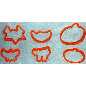Wilton Tagliabiscotti Halloween Set di Sei Zucche Arancioni Plastica Pipistrelli Gatto - Foto 1 di 1