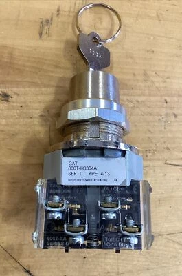 Interruptor seletor de trava de cilindro Allen Bradley 800T-H3304A 2 posições com chave - Imagem 1 de 3