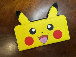 Pokémon Loungefly Pikachu Geldbörse Kunstleder 2021 Game Freak Cosplay - Bild 1 von 9