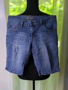 Crest Women’s 7, Denim Bermuda Jean Shorts Medium Wash - Picture 1 of 9
