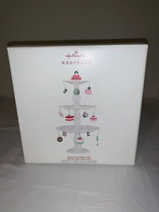 Hallmark Keepsake Christmas Ornament 2019 Bake Up Some Yum Miniature Tree Set - Picture 1 of 6