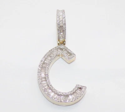 Colgante de oro amarillo y blanco de 10 quilates con múltiples diamantes naturales inicial letra C en circonita abierta Foto 1 de 4
