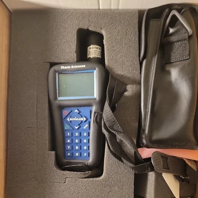 Sistema de detección de luminómetro de hisopo de bolsillo Charm Sciences NovaLUM v1.0.4 W cargador Foto 1 de 4