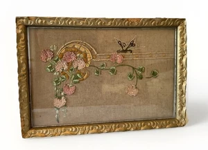 Antico ricamo punto ago arte floreale con fiori burro incorniciato antico - Foto 1 di 11