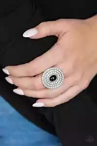 Anillo ""Royal Ranking"" de paparazzi en plata y negro con diamantes de imitación transparentes - Imagen 1 de 2