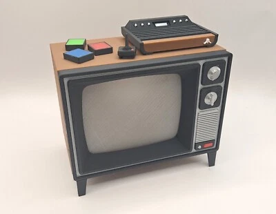 TV retro años 70-80 con sistema de videojuegos Atari diorama miniatura Foto 1 de 2