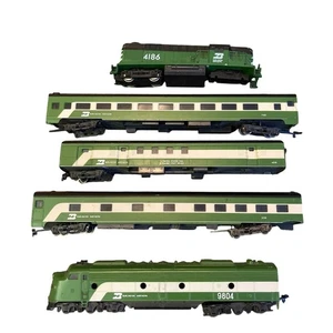 Athearn HO Burlington Northern Diesellok 9804 4186 235 499 749 Teile & Reparatur - Bild 1 von 17