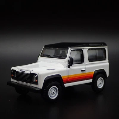 1984-1990 Land Rover Defender 90 Wagon 1/64 Scale Diorama Diecast Modello Auto - Immagine 1 di 4