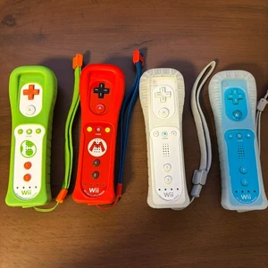 Wii Remote Motion Plus Yoshi Mario White Blue Set of 4 Nintendo Controller Plus - Picture 1 of 10
