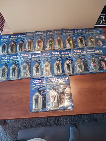 Star Trek TNG Galoob 21 Action Figures Lot Sealed Cover