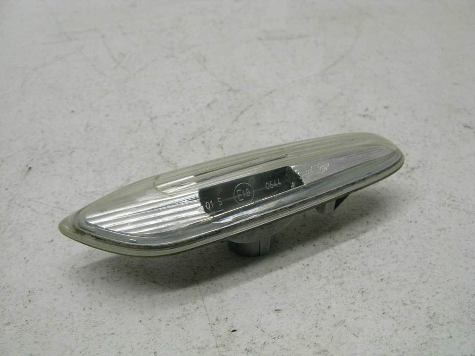 04-10 BMW M5 E60 530i 525i 545i 535i 550i 528i FENDER MARKER LIGHT DRIVER 110219 - Image 1 of 4