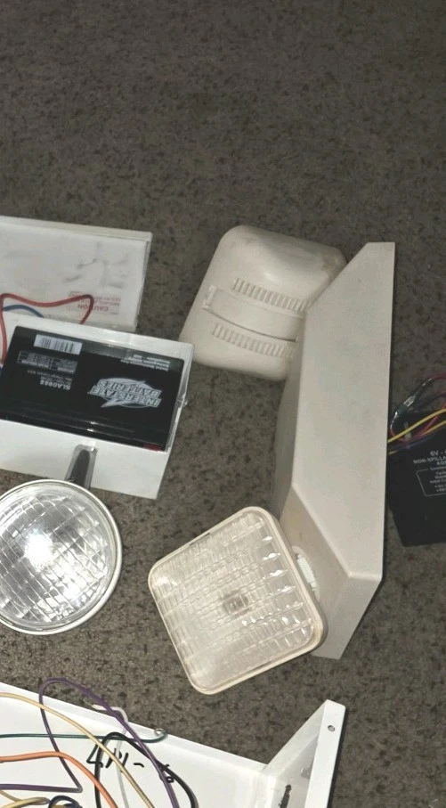 家庭和企业应急灯 — 第 1/2 张图片