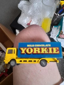 1.76 Scale Yorkie Bar Truck - Picture 1 of 1