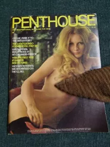 Penthouse Magazine November 1974 Sharon Longworth Jane Sommers Lavinia Douglas - Foto 1 di 3