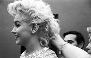 MARILYN MONROE AT CIRCUS BACKSTAGE  (1) RARE 4x6 PHOTO - Picture 1 of 1