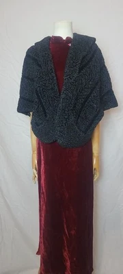 Estola de piel de cordero persa negra vintage de los años 50 con bolsillos de Flah's, talla única Foto 1 de 4