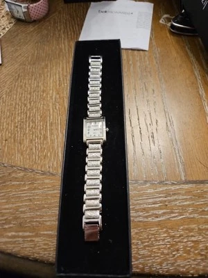 Винтажные часы Liz Claiborne New York с тонким ремешком. Нержавеющая сталь с жемчужной поверхностью. Новый - Изображение 1 из 4